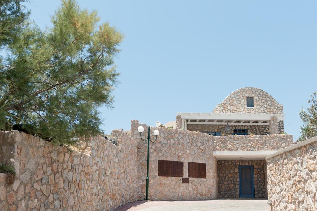 Red Cliff Villa 2Bedroom Villa With Caldera View And Plunge PoolAkrotírion エクステリア 写真