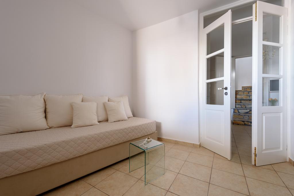 Red Cliff Villa 2Bedroom Villa With Caldera View And Plunge PoolAkrotírion エクステリア 写真