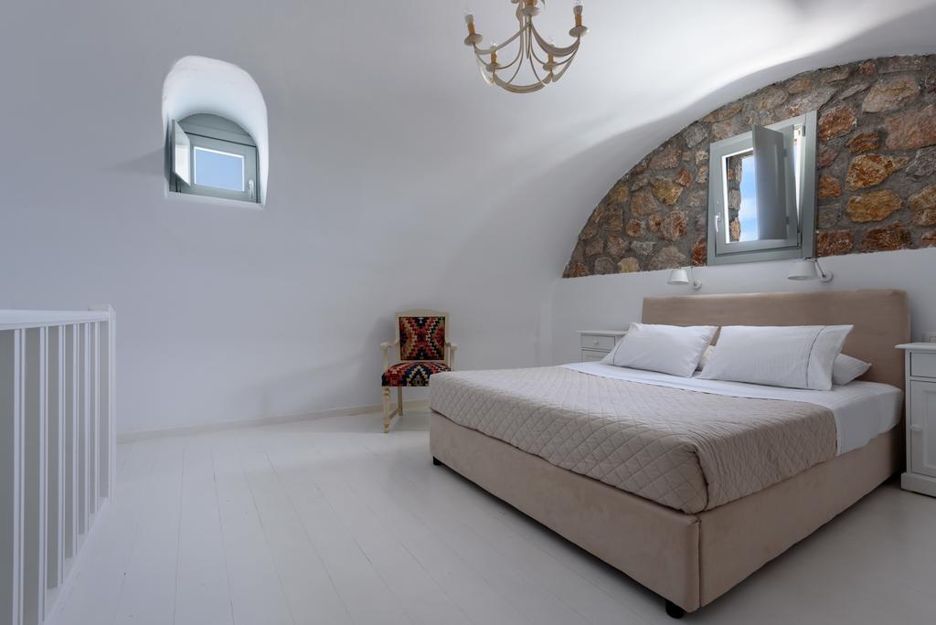 Red Cliff Villa 2Bedroom Villa With Caldera View And Plunge PoolAkrotírion エクステリア 写真